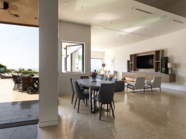 On Beach Private Pool Luxury Malibu Vacation Home