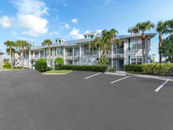 Stylish Golf Course Condo with Scenic Views & Resort Amenities
