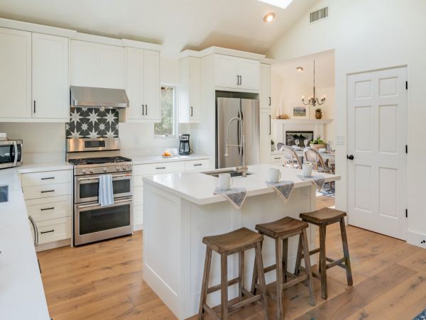 Six Bedroom Montecito Vacation Home with Spa + Guest House