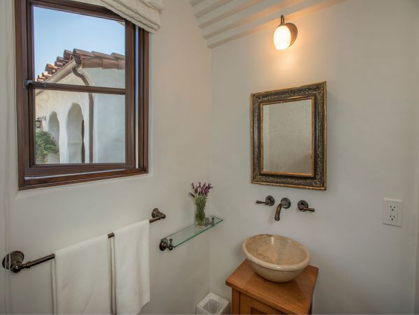 Close to Beach Three Bedroom Vacation Home in Montecito
