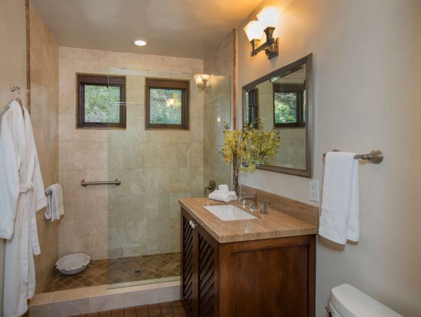 Close to Beach Three Bedroom Vacation Home in Montecito