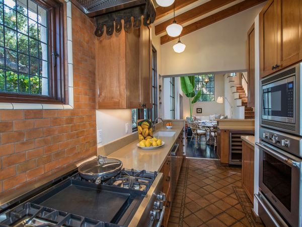 Close to Beach Three Bedroom Vacation Home in Montecito