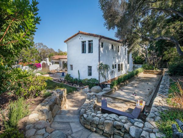 Close to Beach Three Bedroom Vacation Home in Montecito