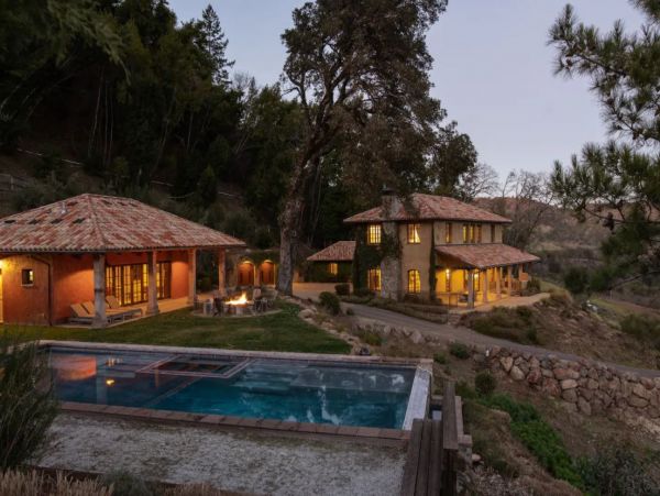 Napa Three Bedroom Mountain View Pool Home
