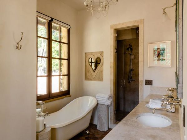 Napa Three Bedroom Mountain View Pool Home
