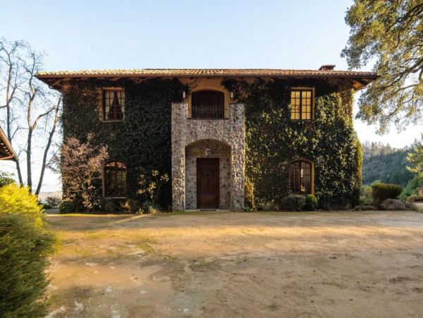 Napa Three Bedroom Mountain View Pool Home