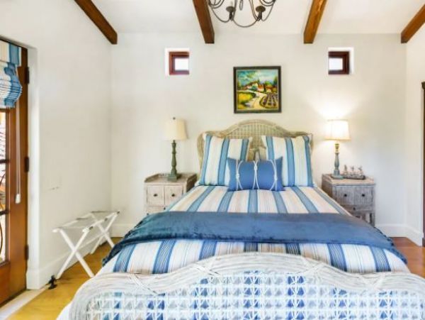 Sonoma Vacation Pool Home Three Bedrooms Mountain Views