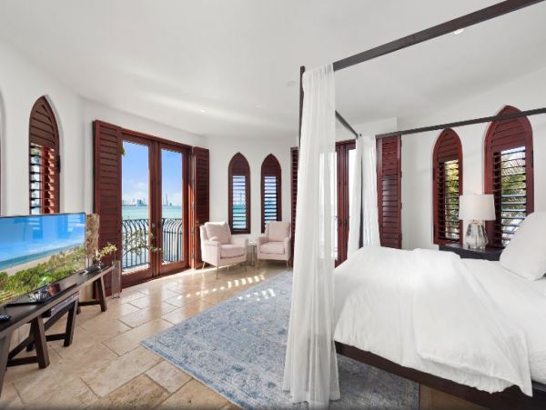 Bay View Miami Vacation Villa Private Pool and Spa