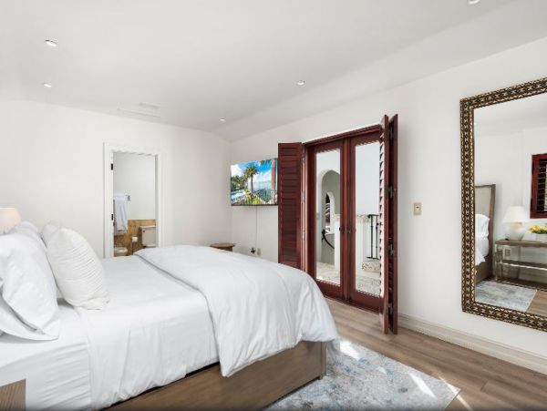 Bay View Miami Vacation Villa Private Pool and Spa