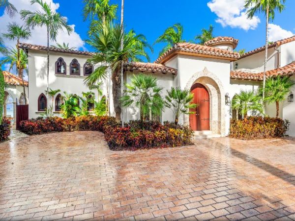 Bay View Miami Vacation Villa Private Pool and Spa