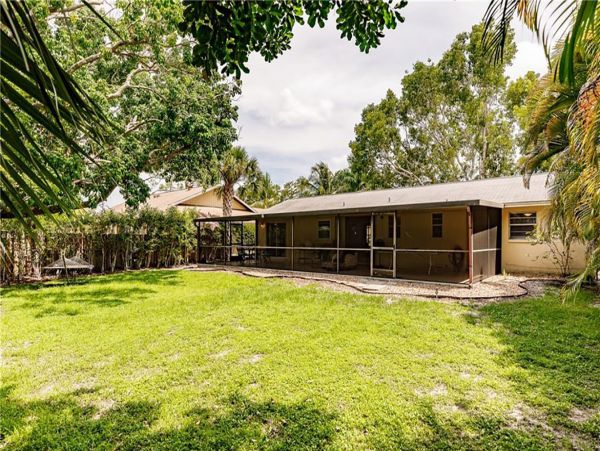 Three Bedroom Naples Vacation Home Short Bike/Drive To Beach