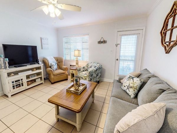 Holmes Beach Vacation Rental Sleeps Four Guests