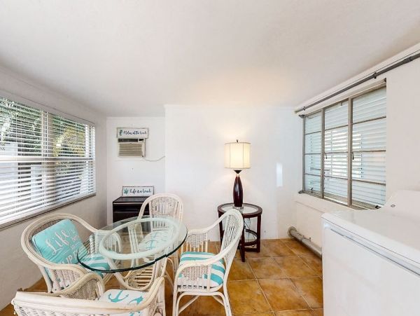 Holmes Beach Vacation Rental Sleeps Four Guests