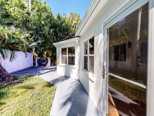 Holmes Beach Vacation Rental Sleeps Four Guests