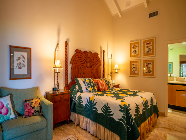 Oceanfront Elegance - Luxury Maui Villa with Private Beach & Sunset Views
