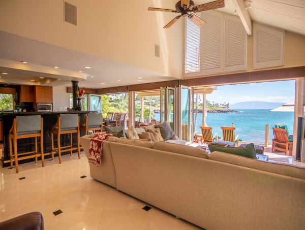 Oceanfront Elegance - Luxury Maui Villa with Private Beach & Sunset Views