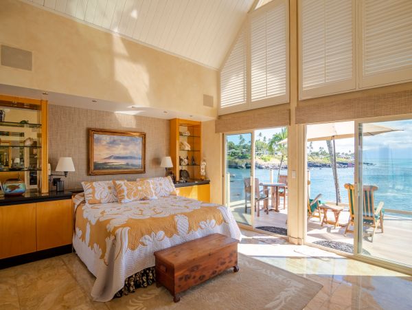Oceanfront Elegance - Luxury Maui Villa with Private Beach & Sunset Views