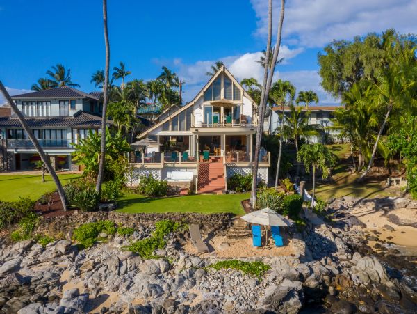 Oceanfront Elegance - Luxury Maui Villa with Private Beach & Sunset Views