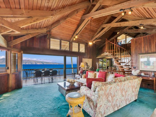 Napili 5 bedroom Oceanfront  Property