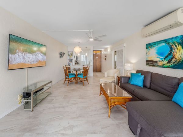 A Rare Direct Pacific Front Three Bedroom Vacation Residence