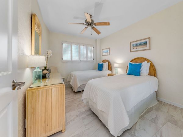 A Rare Direct Pacific Front Three Bedroom Vacation Residence