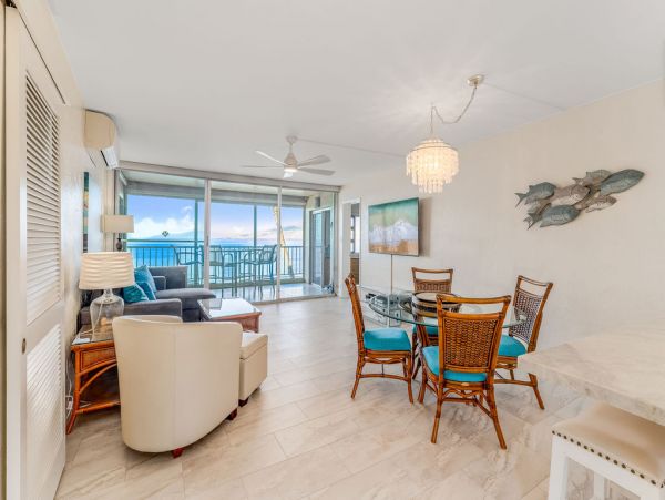 A Rare Direct Pacific Front Three Bedroom Vacation Residence