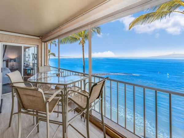 A Rare Direct Pacific Front Three Bedroom Vacation Residence