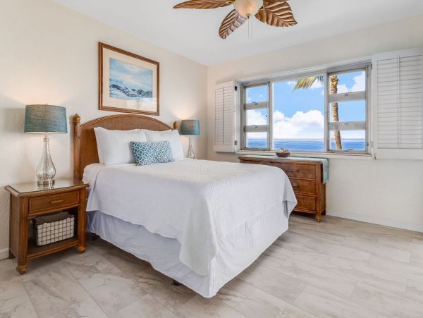 A Rare Direct Pacific Front Three Bedroom Vacation Residence