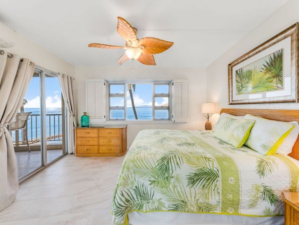 A Rare Direct Pacific Front Three Bedroom Vacation Residence