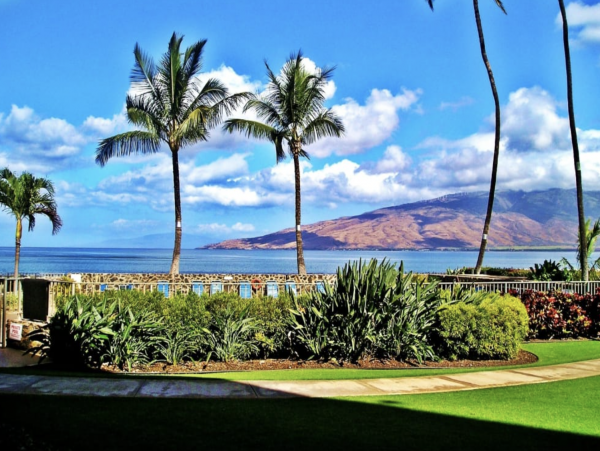 A Rare Direct Pacific Front Three Bedroom Vacation Residence