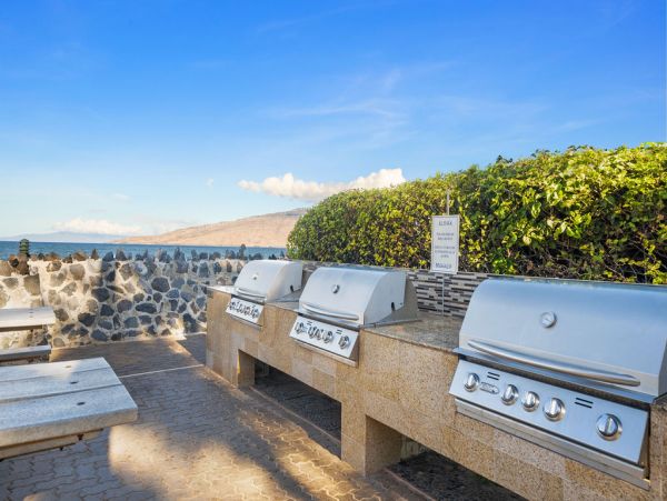 A Rare Direct Pacific Front Three Bedroom Vacation Residence