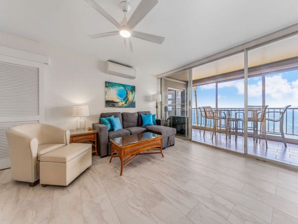 A Rare Direct Pacific Front Three Bedroom Vacation Residence