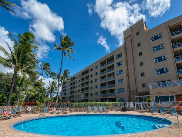 A Rare Direct Pacific Front Three Bedroom Vacation Residence