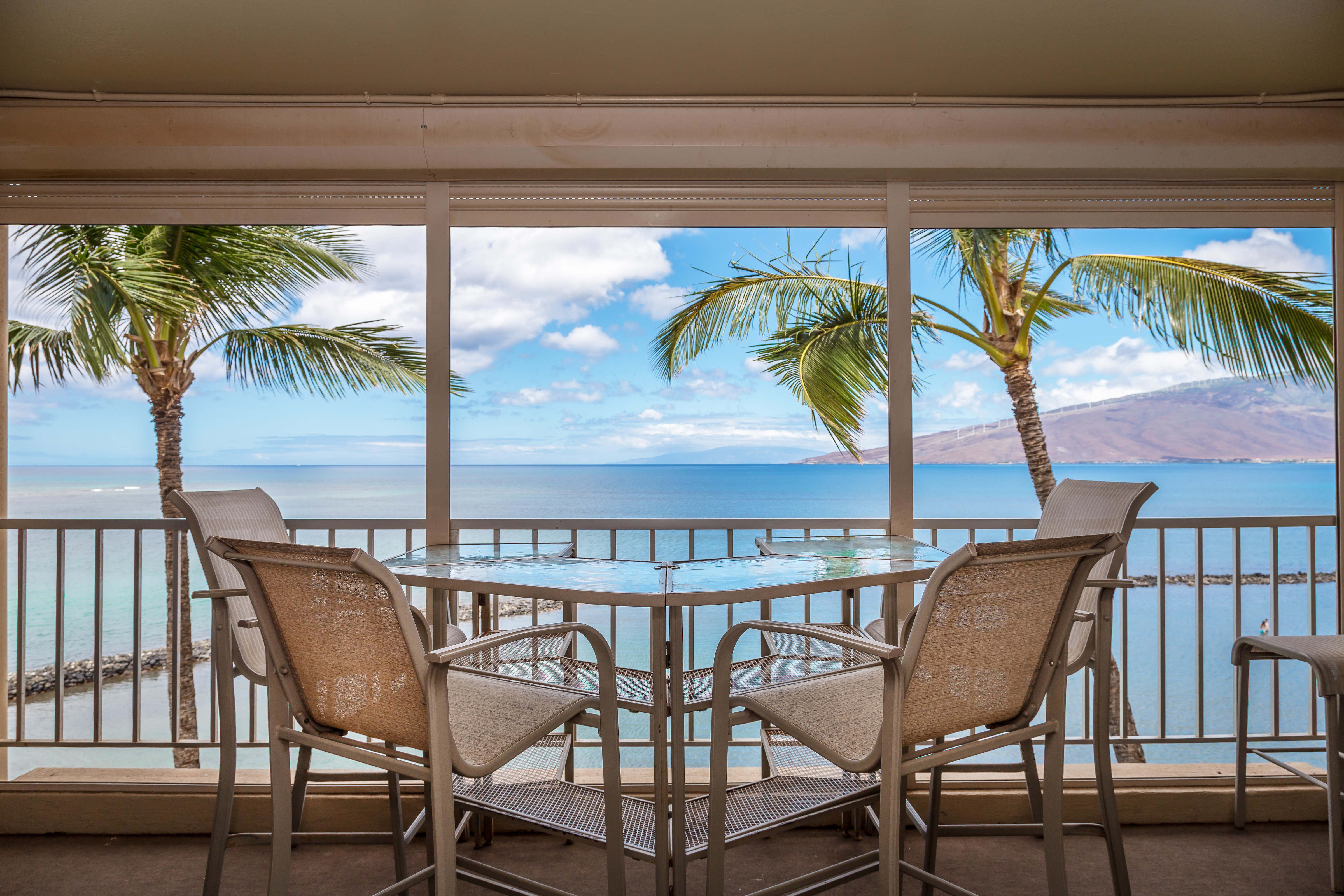 A Rare Direct Pacific Front Three Bedroom Vacation Residence