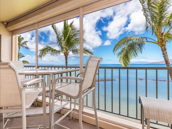 A Rare Direct Pacific Front Three Bedroom Vacation Residence