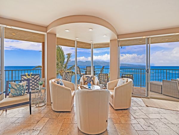 Oceanfront Corner Retreat with Breathtaking Wraparound Views in Kaanapali