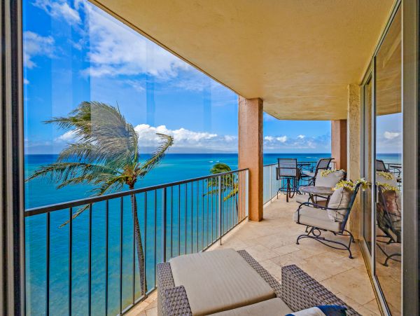Oceanfront Corner Retreat with Breathtaking Wraparound Views in Kaanapali