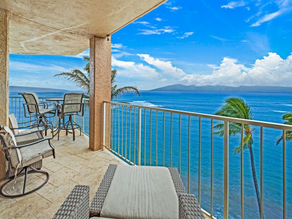 Oceanfront Corner Retreat with Breathtaking Wraparound Views in Kaanapali
