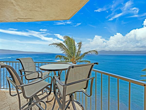 Oceanfront Corner Retreat with Breathtaking Wraparound Views in Kaanapali