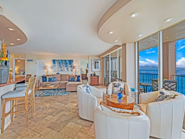 Oceanfront Corner Retreat with Breathtaking Wraparound Views in Kaanapali