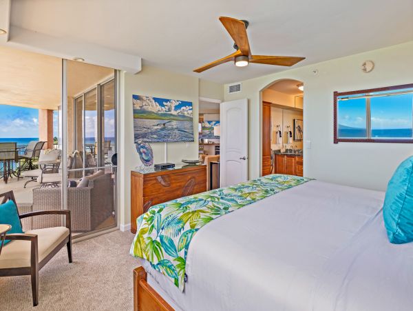 Oceanfront Corner Retreat with Breathtaking Wraparound Views in Kaanapali
