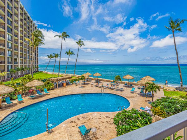 Oceanfront Corner Retreat with Breathtaking Wraparound Views in Kaanapali