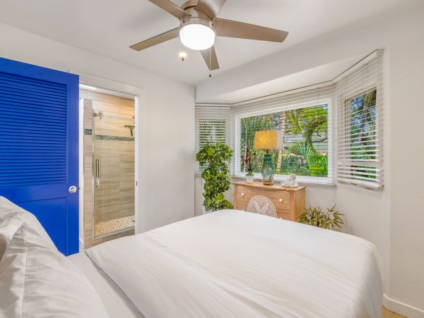 DIRECT BEACHFRONT 3 BEDROOM LAHAINA TOWNHOME