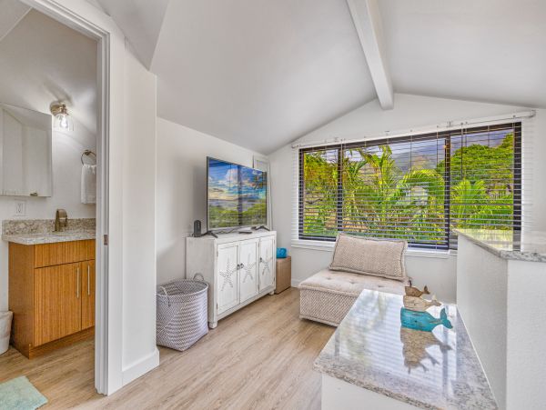 DIRECT BEACHFRONT 3 BEDROOM LAHAINA TOWNHOME