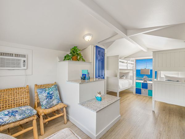 DIRECT BEACHFRONT 3 BEDROOM LAHAINA TOWNHOME