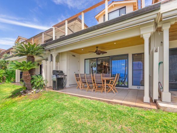 DIRECT BEACHFRONT 3 BEDROOM LAHAINA TOWNHOME