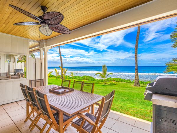 DIRECT BEACHFRONT 3 BEDROOM LAHAINA TOWNHOME