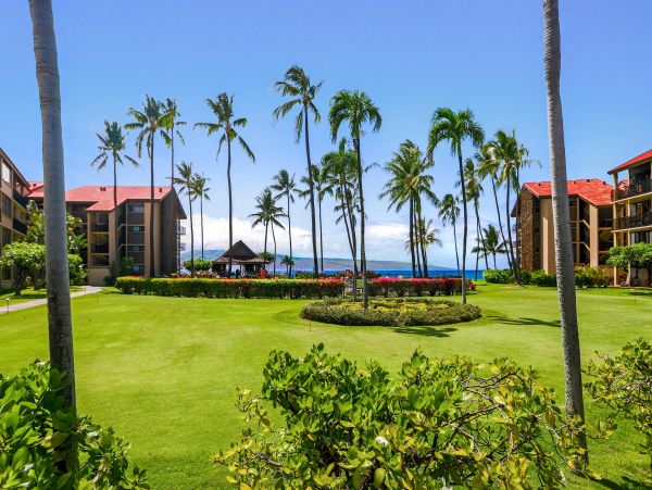 Beachfront Two Bedroom Vacation Condo in Kaanapali