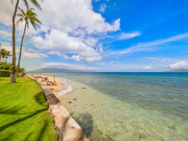 Beachfront Two Bedroom Vacation Condo in Kaanapali