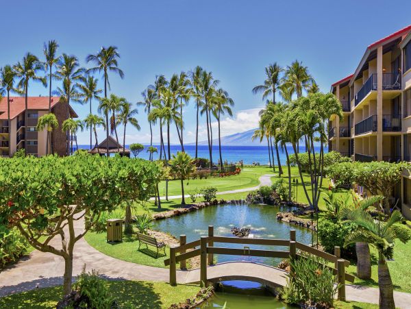 Beachfront Two Bedroom Vacation Condo in Kaanapali
